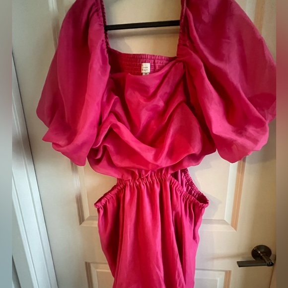 Target’s a new day Hot Pink Organza Puff Sleeve with Side Cut Outs Aline - Picture 4 of 8